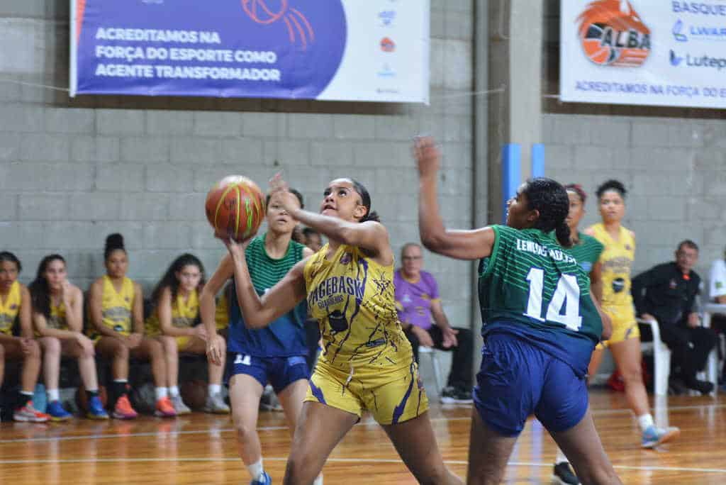 Meninas do Basquete aplicam chocolate nos Jogos da Juventude