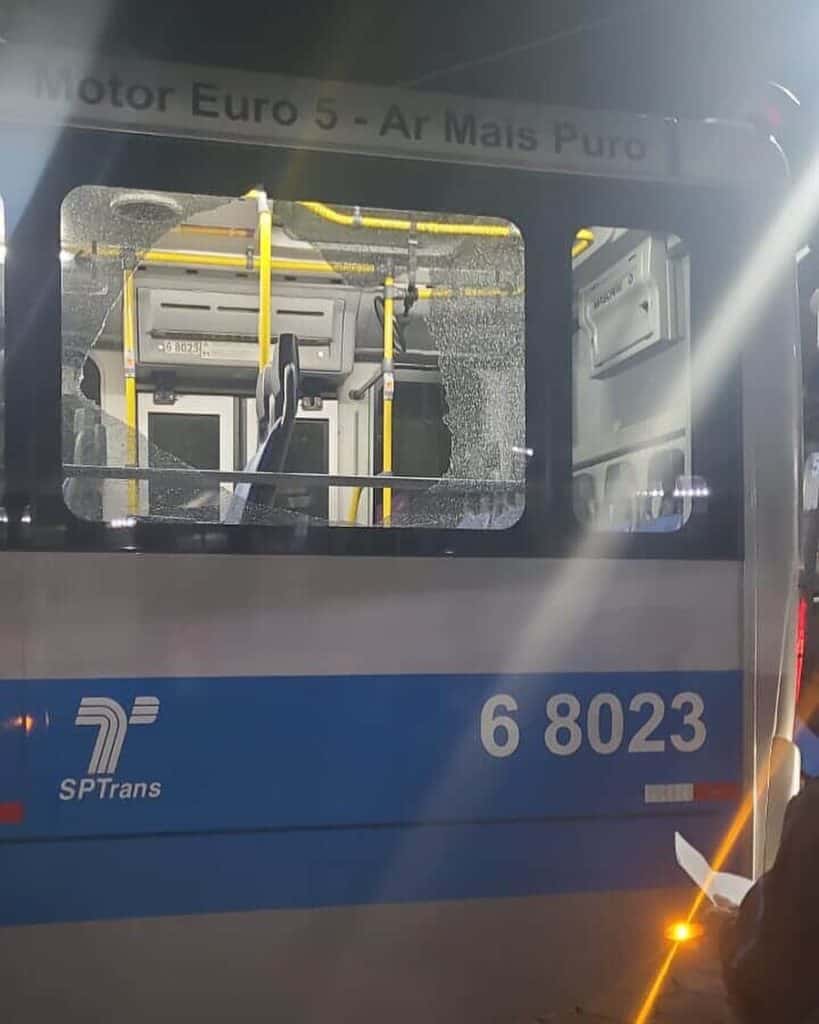 ônibus depredados em sp e no abx