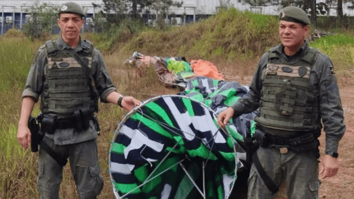 balão no Bonsucesso e impede incêndio na região / GCM de Guarulhos resgata artefato de 18 metros