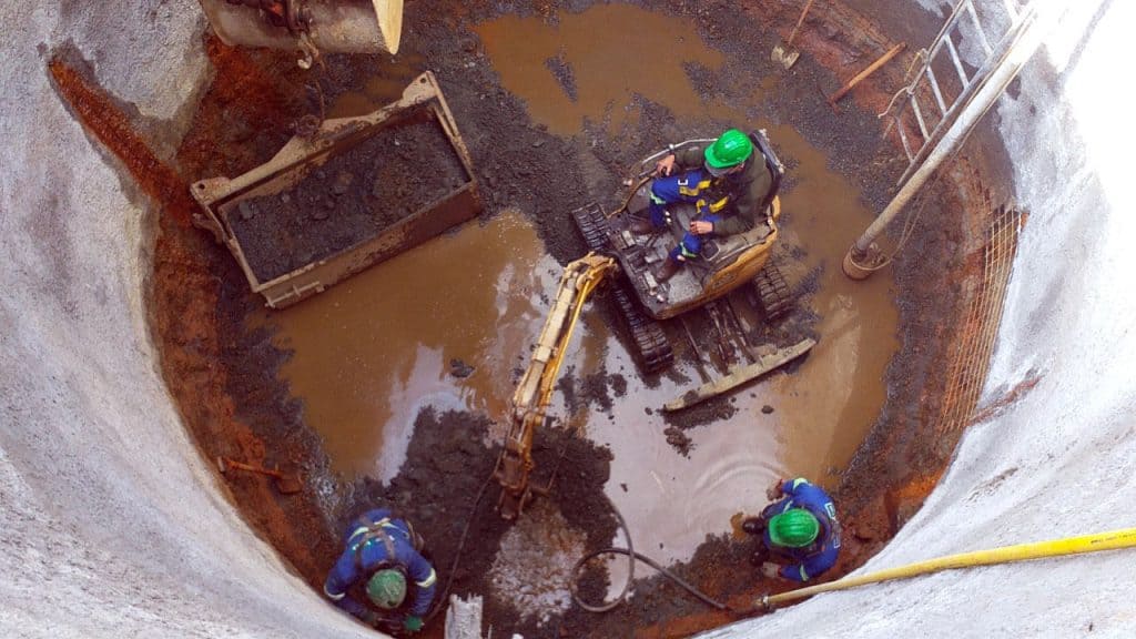 obras de esgoto da Sabesp Guarulhos seguram trânsito na cidade