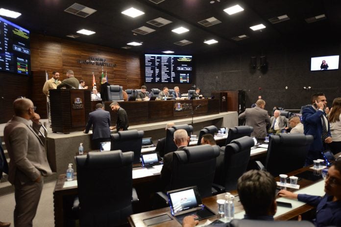 Câmara de Guarulhos aprova congelamento do IPTU 2026