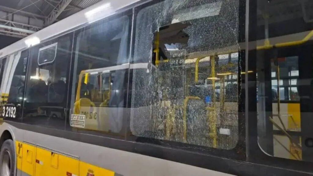 ônibus atacados