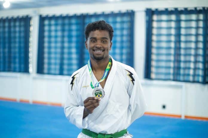 Medalhista de karatê de Guarulhos