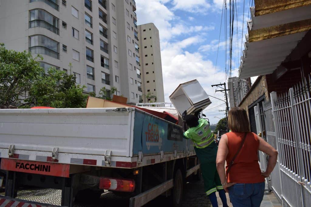 cata-tralha, cata-treco