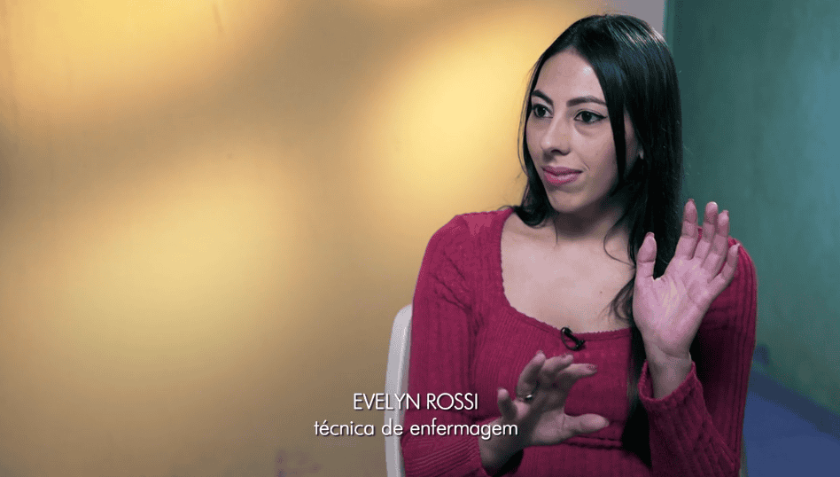 Evelyn Rossi durante entrevista no Fantástico