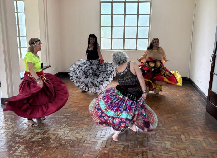 Sarau Cigano agita o Teatro Padre Bento em Guarulhos