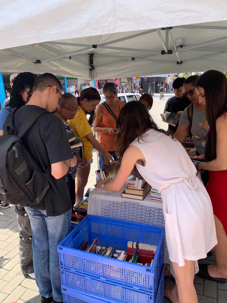 Prefeitura promove distribuição de livros em Guarulhos