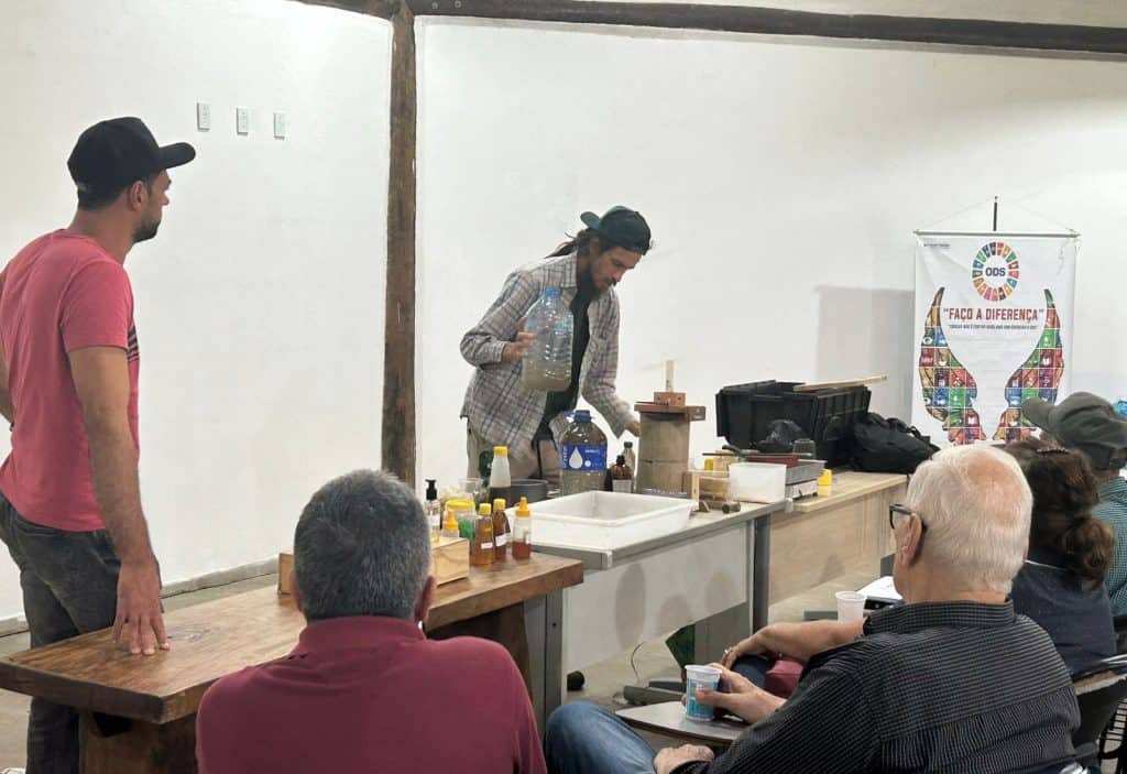 Criação de abelhas sem ferrão: Oficina lota CEA Guarulhos